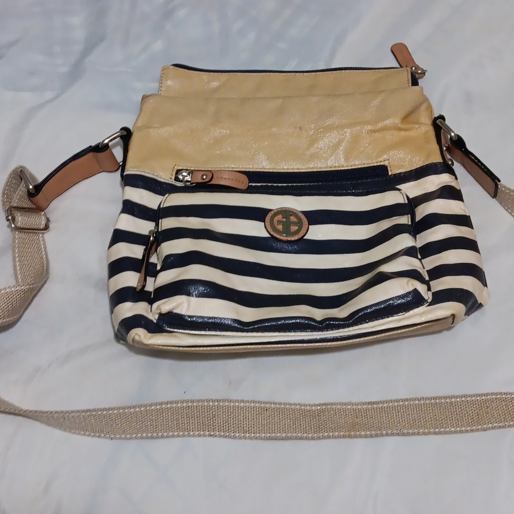 Giani Bernini shoulder bags color white and black.